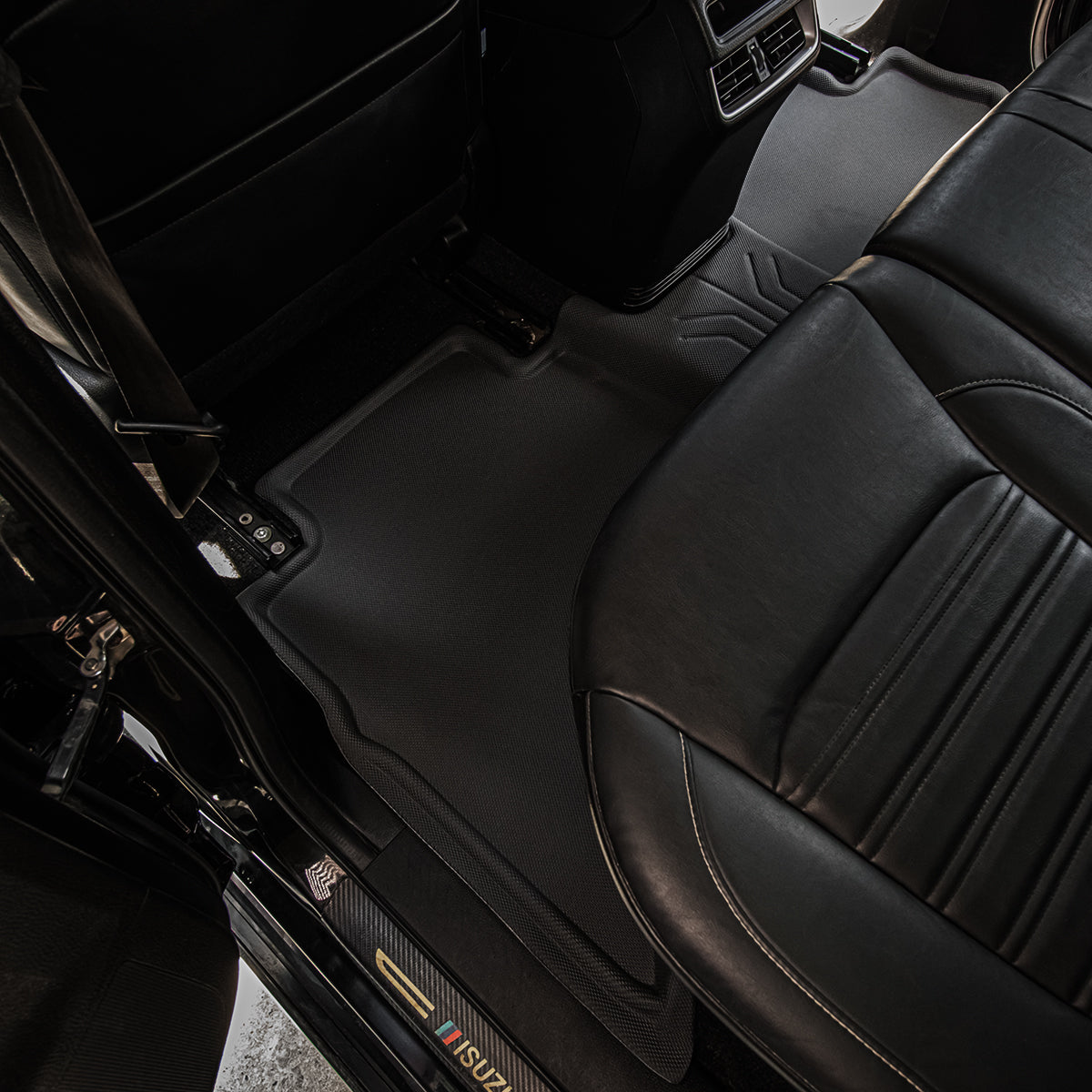 พรมปูพื้นรถยนต์ Justmate Isuzu D-Max 4d 009