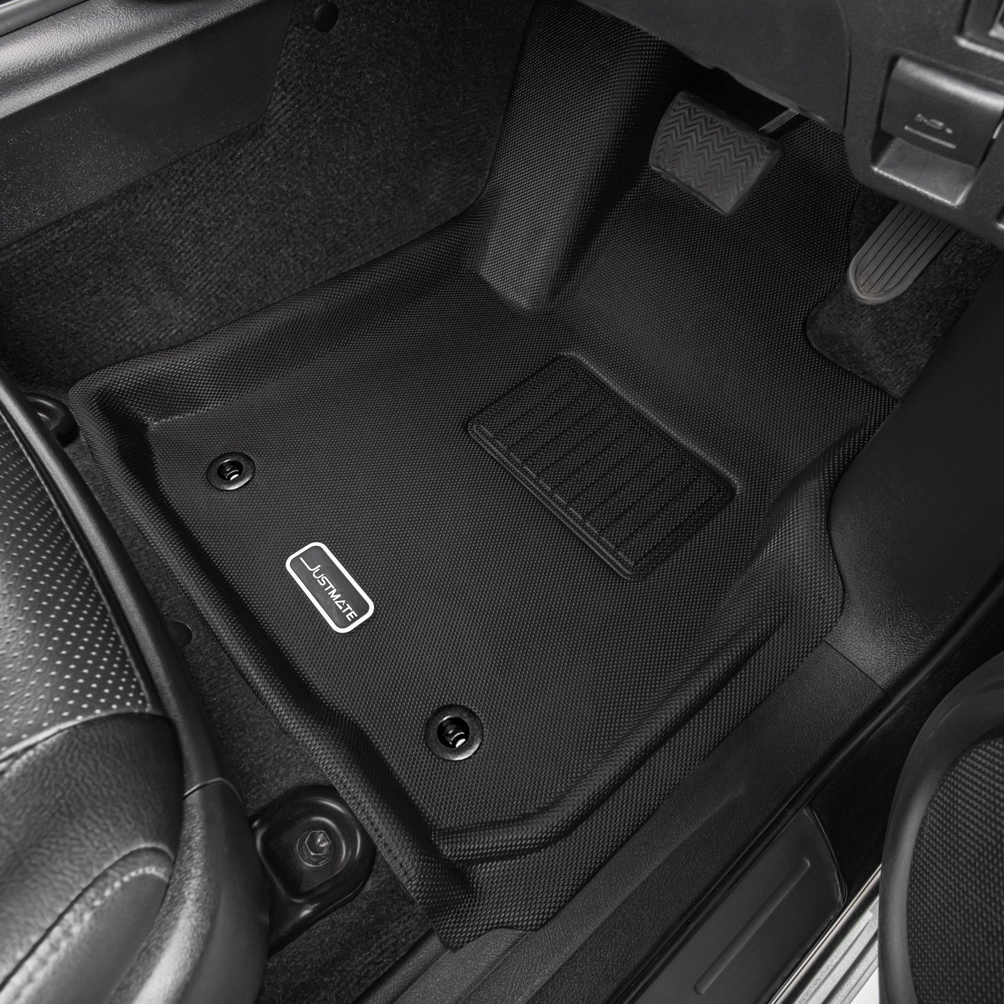 REVO CAB AT [ YEARS. 2015 - 2025 ]