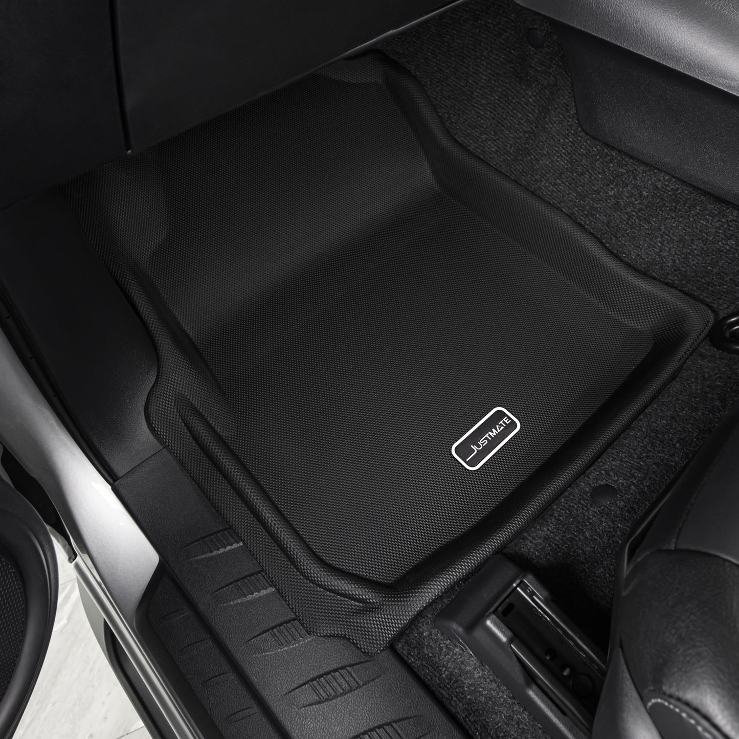 REVO CAB MT [ YEARS. 2020 - 2025 ]