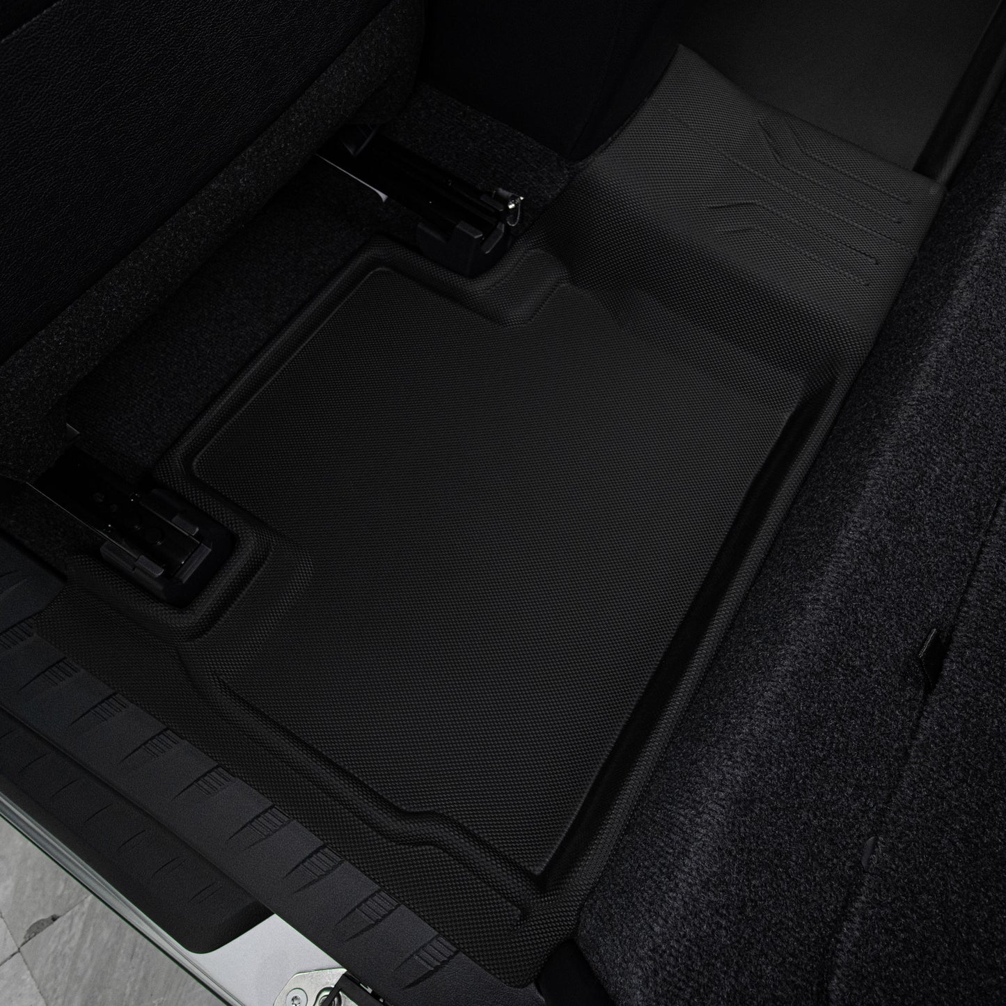 REVO CAB MT [ YEARS. 2020 - 2025 ]