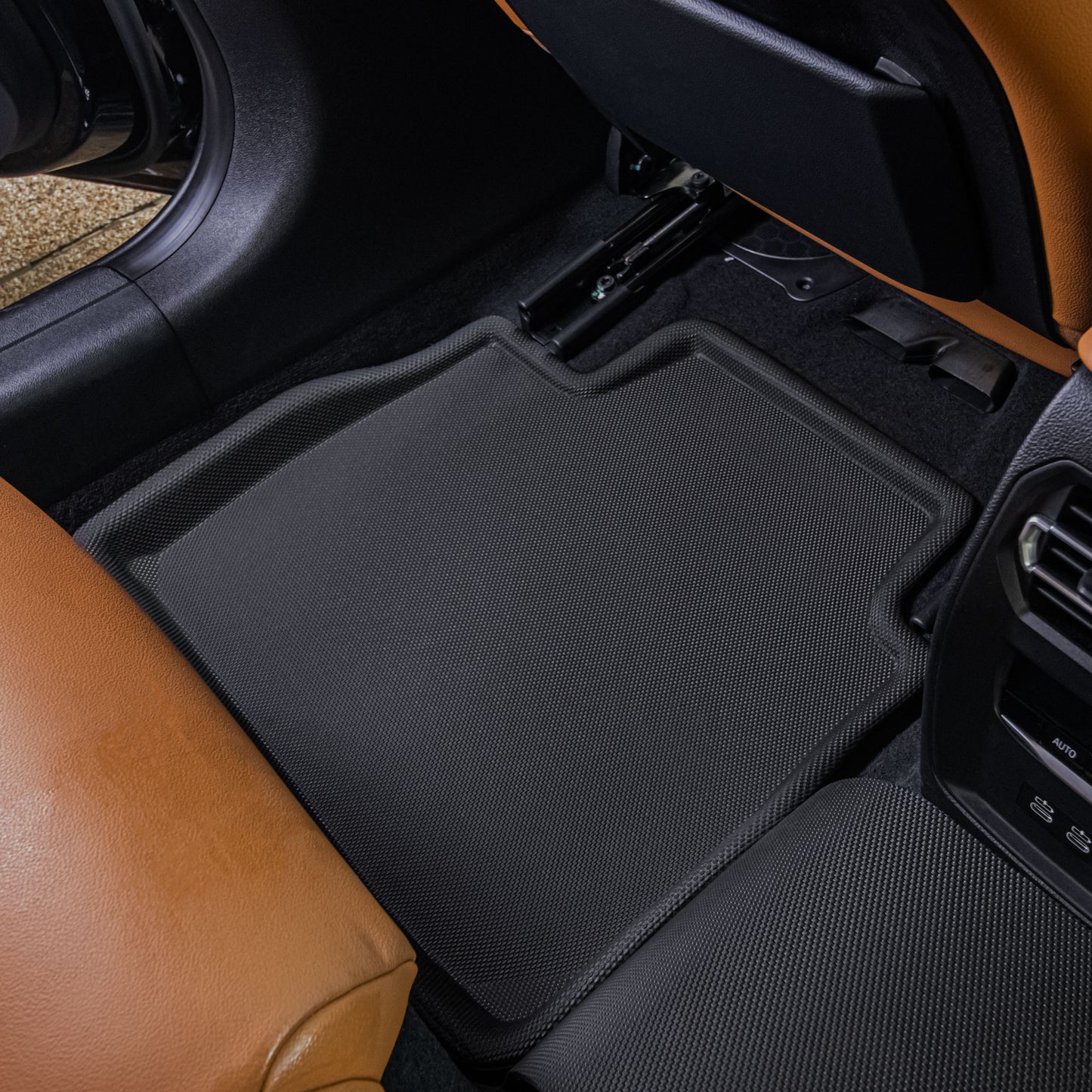 3 SERIES G28 [ YEARS. 2021 - 2027 ]