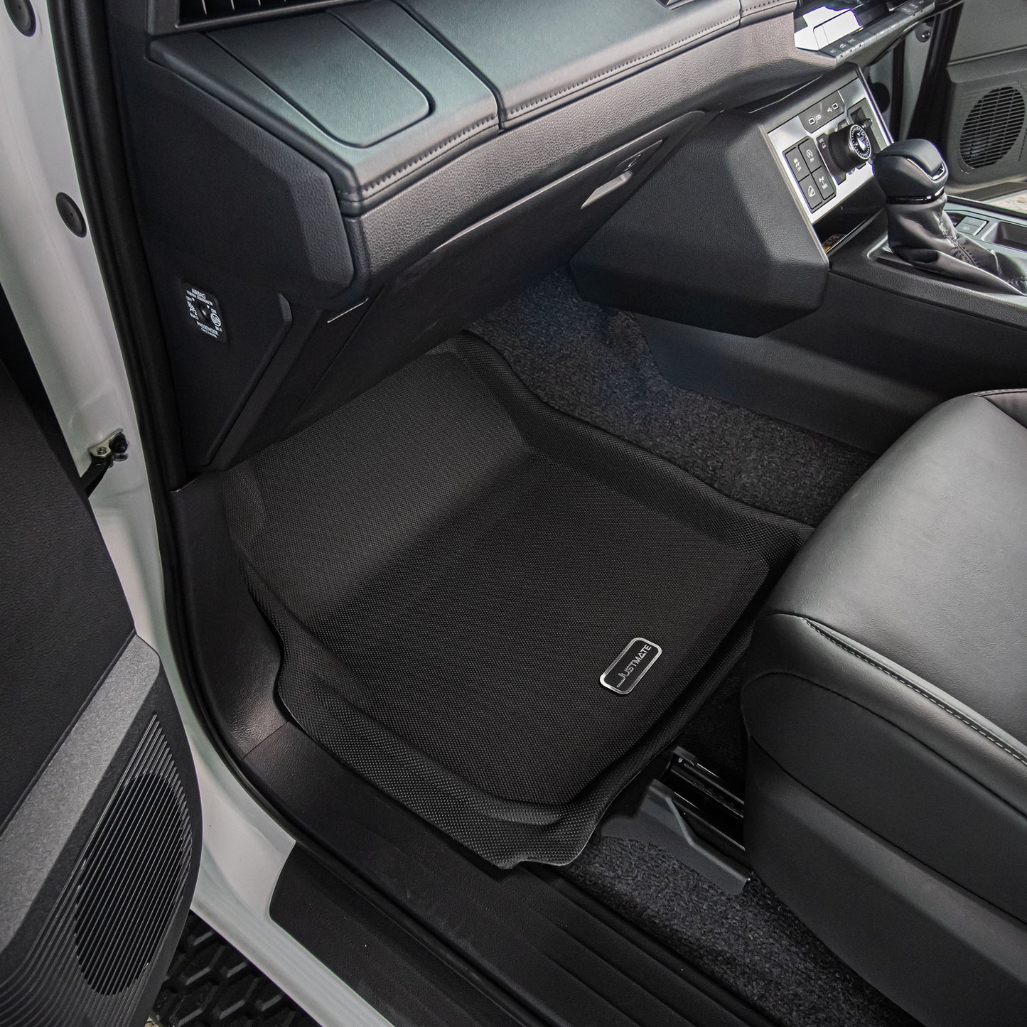 พรมปูพื้นรถยนต์ TOYOTA HILUX TRAVO CAB MT [ YEARS. 2025 - 2035 ]