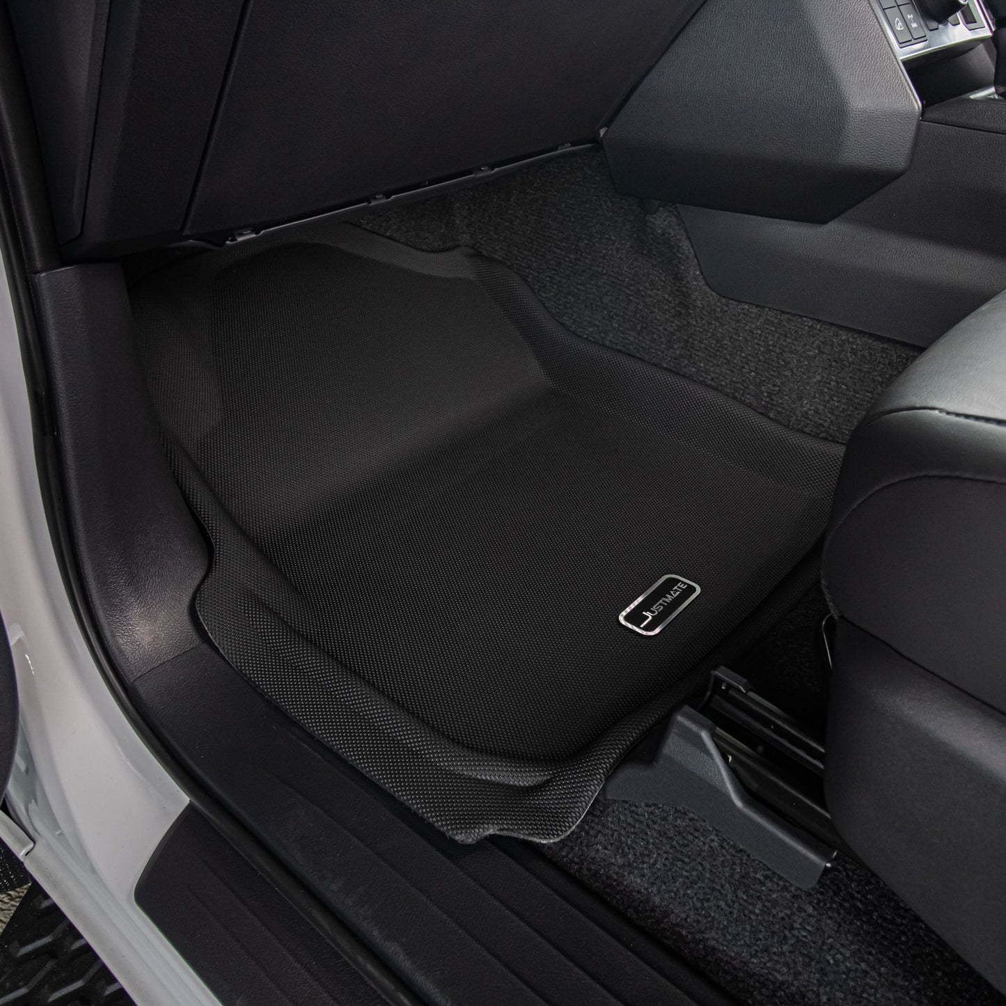 พรมปูพื้นรถยนต์ TOYOTA HILUX TRAVO 4D MT [ YEARS. 2025 - 2035 ]