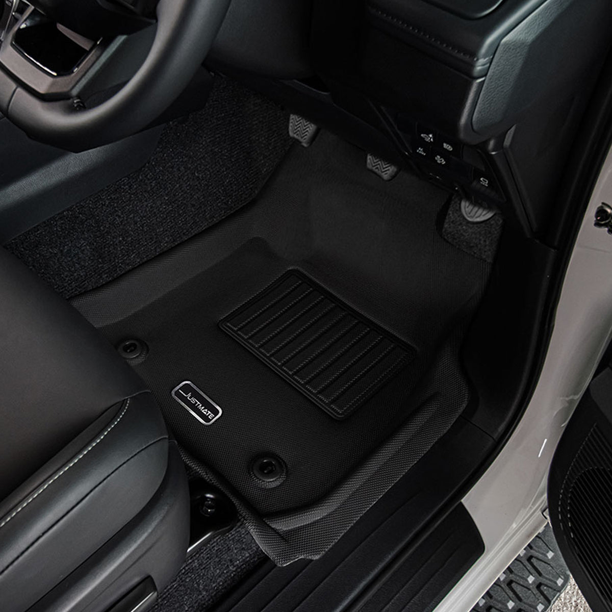 พรมปูพื้นรถยนต์ TOYOTA HILUX TRAVO CAB MT [ YEARS. 2025 - 2035 ]