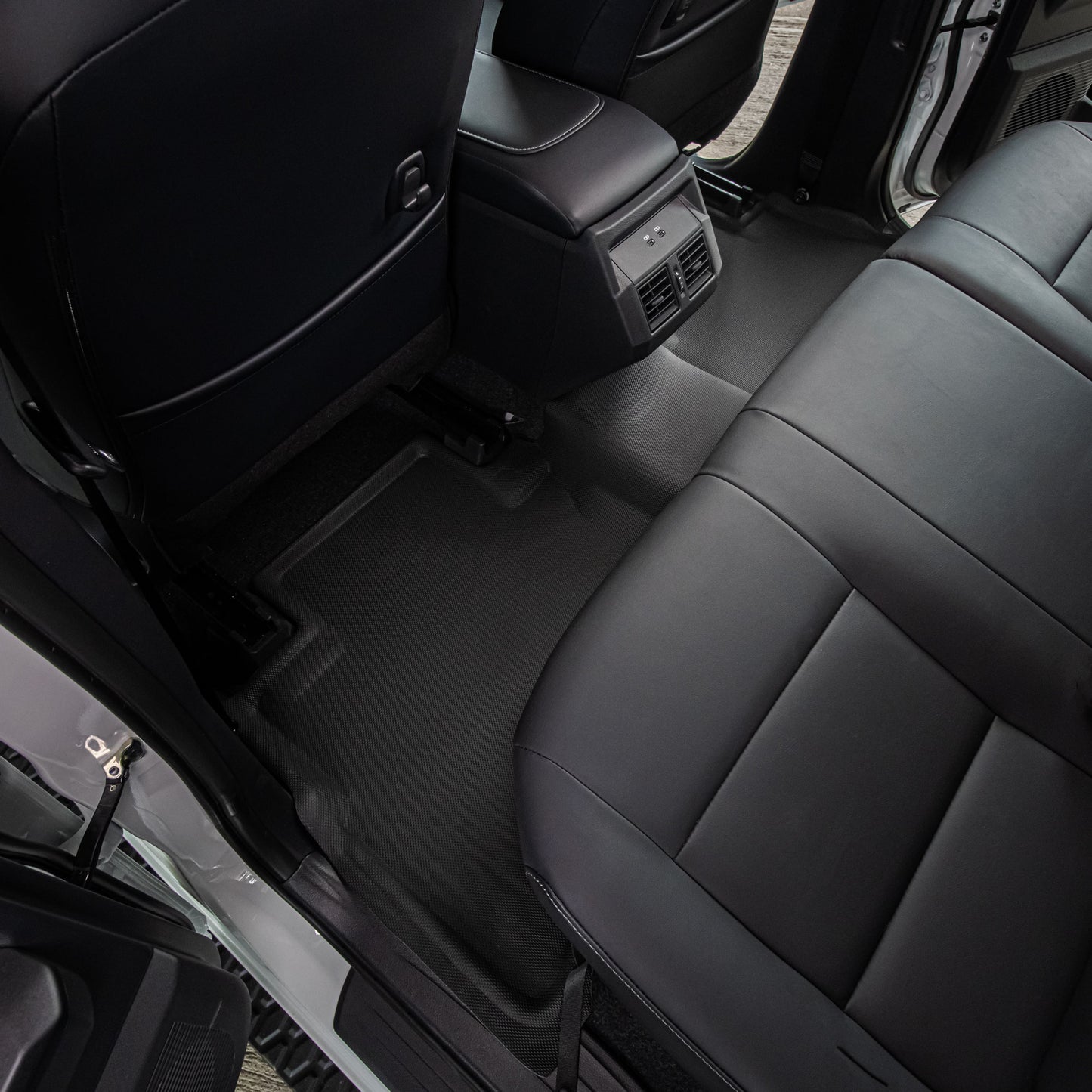 พรมปูพื้นรถยนต์ TOYOTA HILUX TRAVO 4D AT [ YEARS. 2025 - 2035 ]