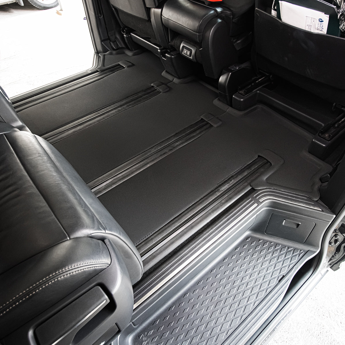 พรมปูพื้นรถยนต์ TOYOTA MAJESTY [ YEARS.2020 - 2030 ] FULLSET
