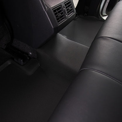 พรมปูพื้นรถยนต์ TOYOTA HILUX TRAVO 4D AT [ YEARS. 2025 - 2035 ]