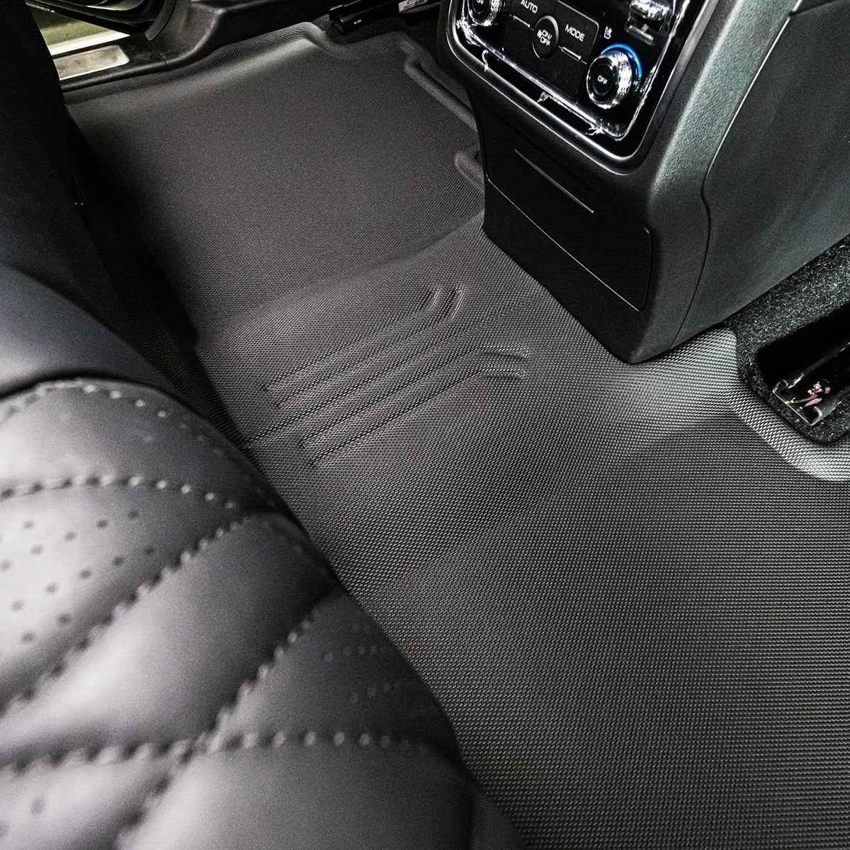 พรมปูพื้นรถยนต์ Justmate TANK 500 006