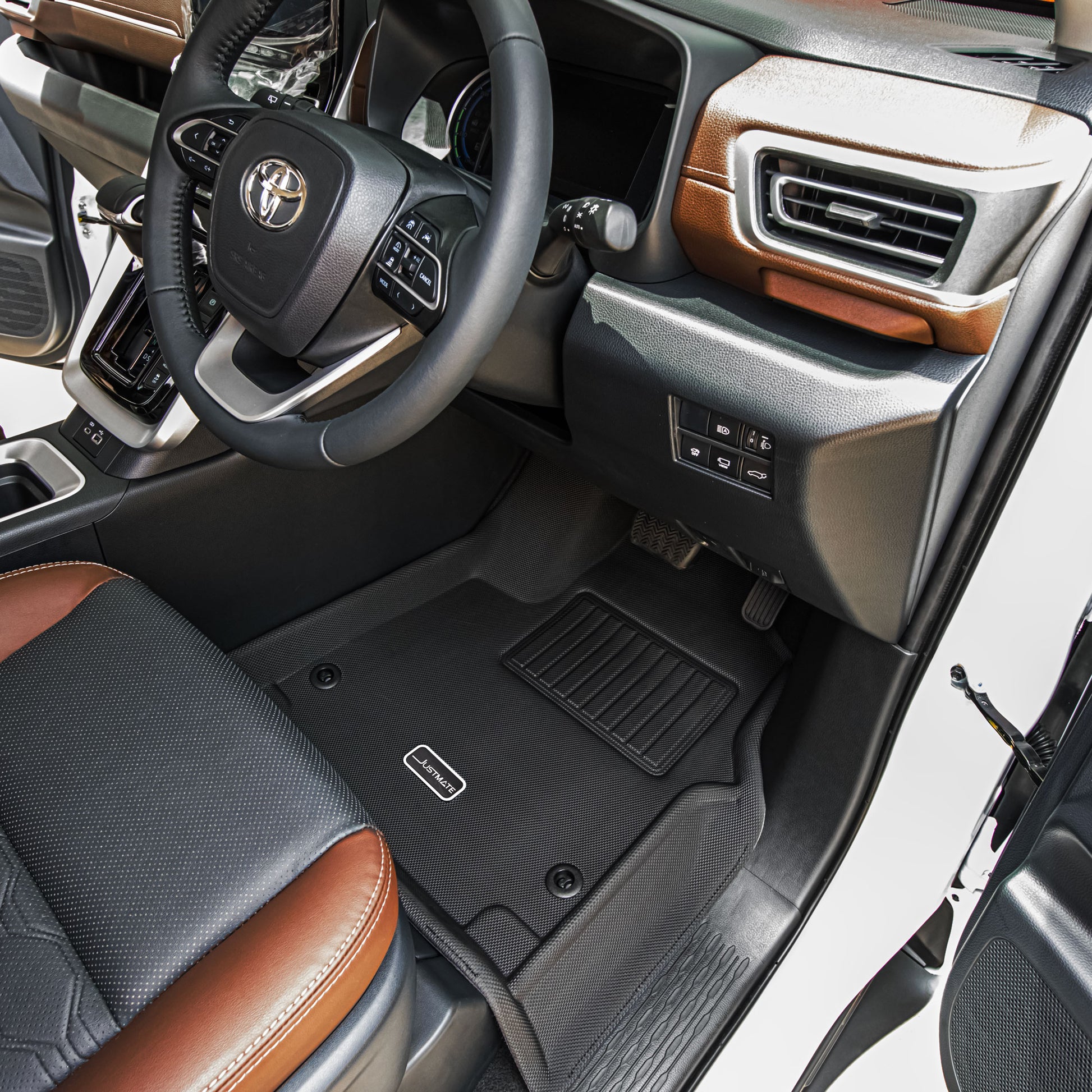 พรมปูพื้นรถยนต์ Justmate TOYOTA INNOVA ZENIX 02