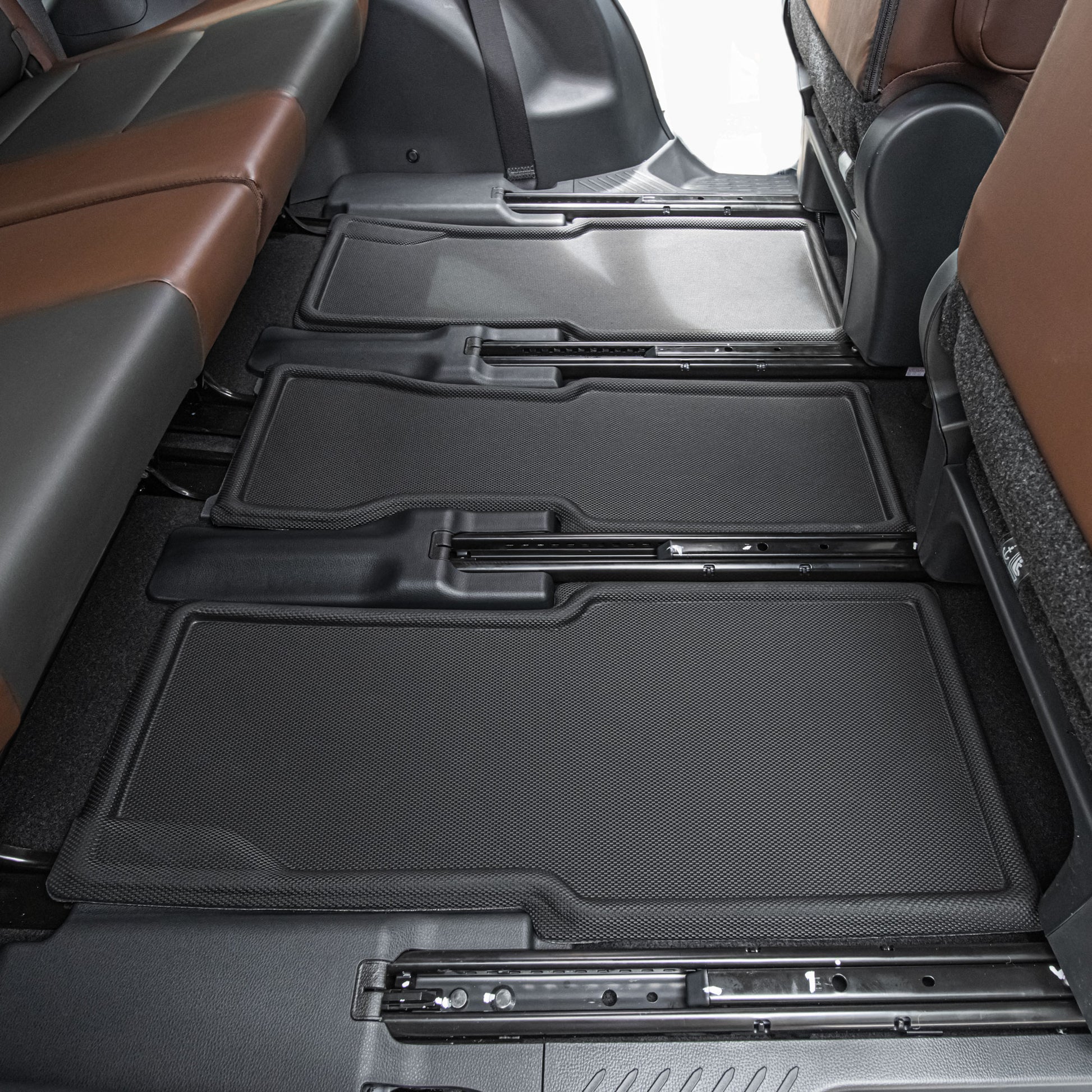 พรมปูพื้นรถยนต์ Justmate TOYOTA INNOVA ZENIX 08